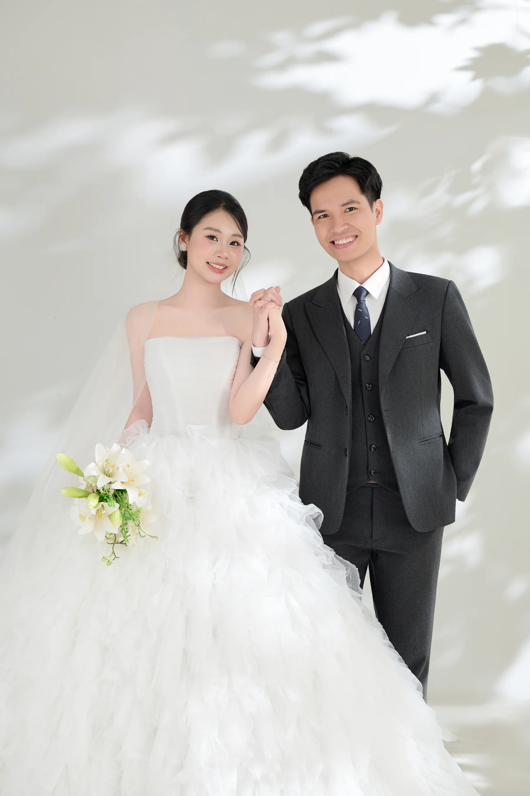Mạnh Duy và Hiền Lương trong ảnh cưới toàn thân